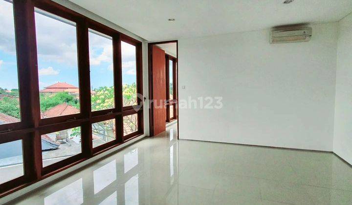 3 Bedrooms Villa For Rent In Kerobokan Bali  2