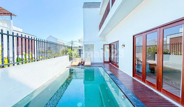Brand New Modern Villa Ungasan 3 Bedrooms 296M² Brand New Modern Villa Ungasan 3 Bedrooms 296M²