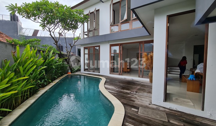 Yearly Rental 3 Bedrooms Villa In Kerobokan Bali 2