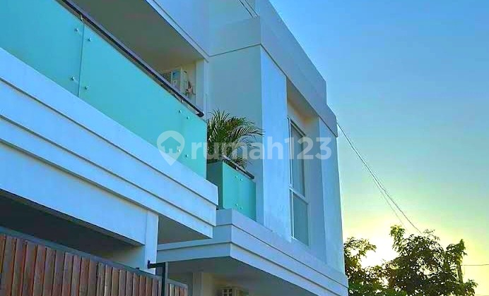 3 storey Modern House 4 bedrooms - Kampus Unud Jimbaran 1
