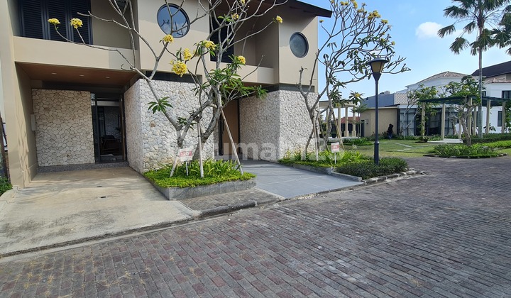 Minimalist Villa with 3 Bedrooms - Gated Community - Karang Mas Jimbaran