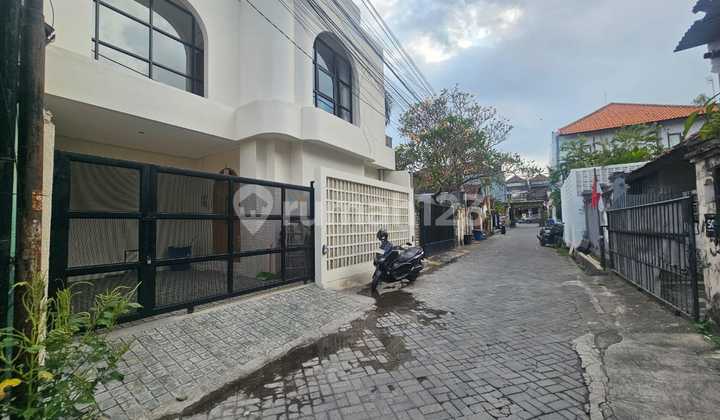 Brand New Villa 3 Bedrooms Area 150M2 Semer Kerobokan