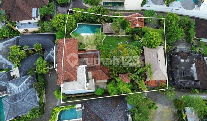 Balinese Style Villa 5 Bedrooms 1250M2- Batan Kangin Berawa Canggu Balinese Style Villa 5 Bedrooms 1250M2- Batan Kangin Berawa Canggu