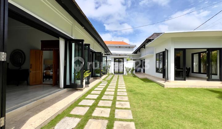 Luxury tropical Villa Batu Bolong Canggu 4 Bedrooms 1000m²  2