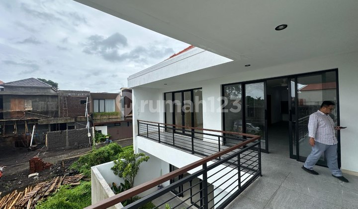Brand new 5 bedrooms villa 330m2 di batur sari Sanur Bali