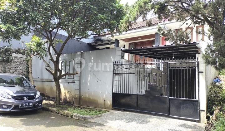 Rumah 2 Lantai Sangat Bagus, Semi Furnished, Komplek Setraduta Rumah 2 Lantai Sangat Bagus, Semi Furnished, Komplek Setraduta