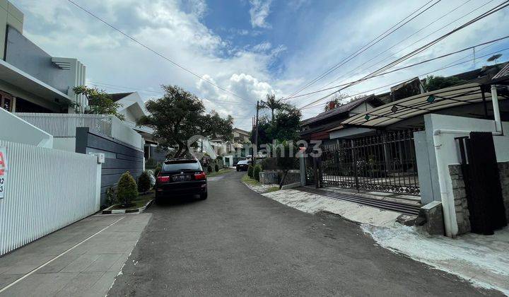 Rumah Lux 2 Lantai, Semi Furnished, Dekat Main Road Setiabudi
