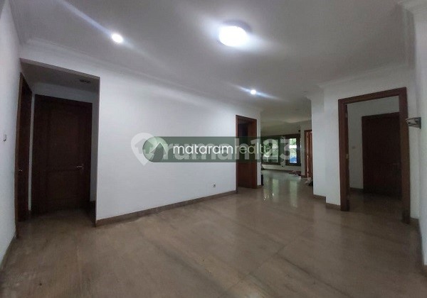 Rumah 2 Lantai Cocok Untuk Kantor Sayap Cipaganti, Bandung 6
