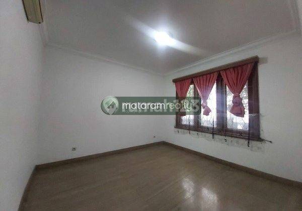 Rumah 2 Lantai Cocok Untuk Kantor Sayap Cipaganti, Bandung 11