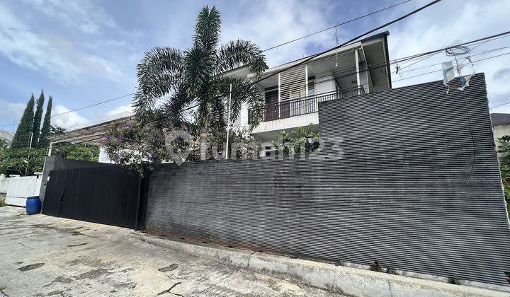 Very Luxurious and Comfortable House in Geger Kalong, Swimming Pool Included. 2