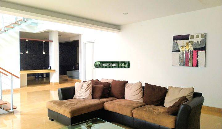 Rumah 2 Lantai, Lux, Furnished, Ada Kolam Renang, Setra Murni 3
