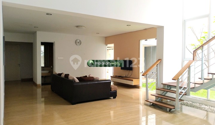 Rumah 2 Lantai, Lux, Furnished, Ada Kolam Renang, Setra Murni 5