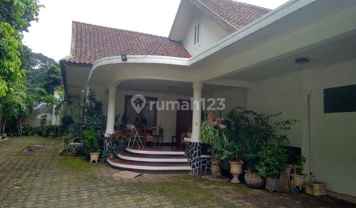 Rumah Bangunan Kolonial Terawat Dekat Main Road Sukajadi, Furnished 2