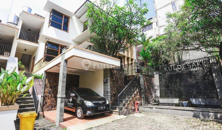 Rumah Mewah Full Furnished di Cipedes, Ada Kolam Renang Bersama 1