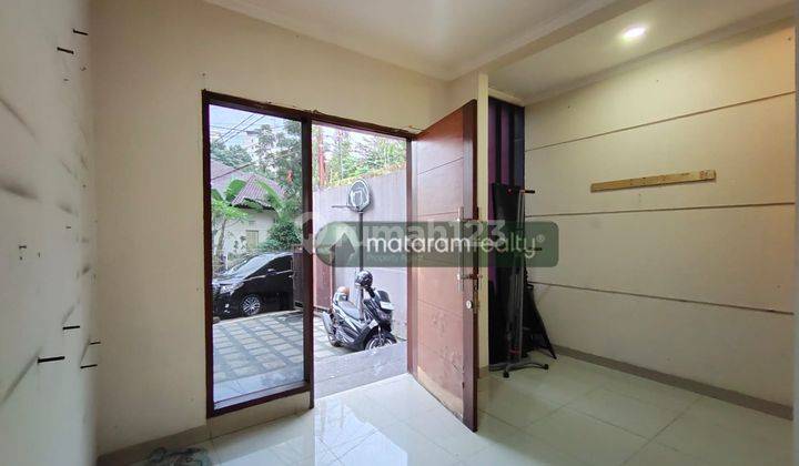 Rumah 2 Lantai Sangat Bagus Cocok Untuk Kantor Sayap Jalan Riau 2