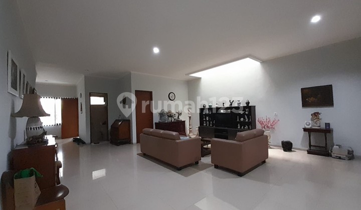 Modern Minimalist House in the Elite Setraduta Complex, Furnished 2