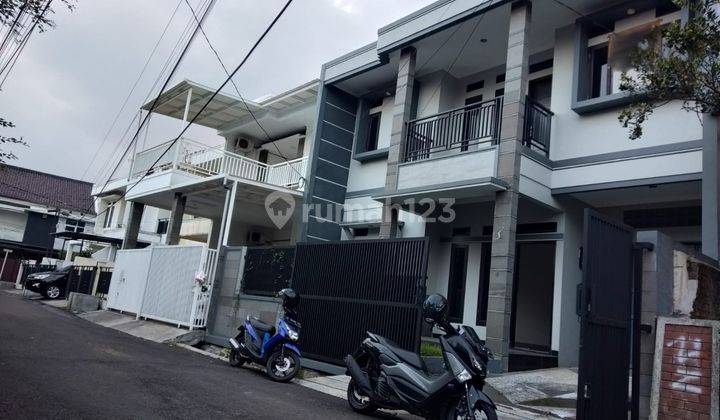 Rumah Besar 2 Lantai Sangat Bagus Siap Huni di Turangga, Bandung 2