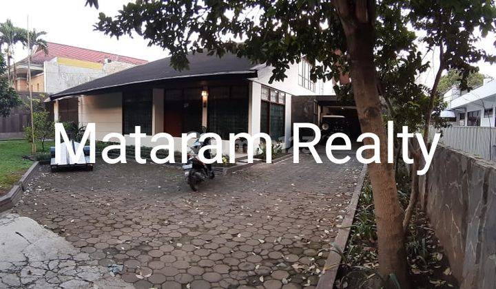 Rumah Asri Halaman Luas, Main Road Hegarmanah, Bandung, SHM 1