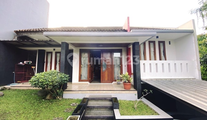 Rumah 2 Lantai Sangat Bagus, Semi Furnished, Komplek Setraduta 2