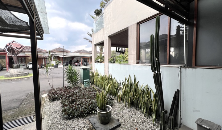 Luxurious 2-Story House Fully Furnished with City View in Cigadung Luxurious 2-Story House Fully Furnished with City View in Cigadung