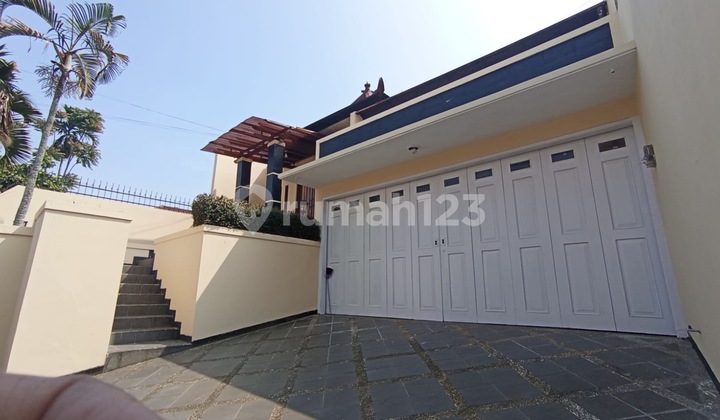 Rumah Mewah dan Homey 1 Lantai, Halaman Luas di Cigadung, Bandung