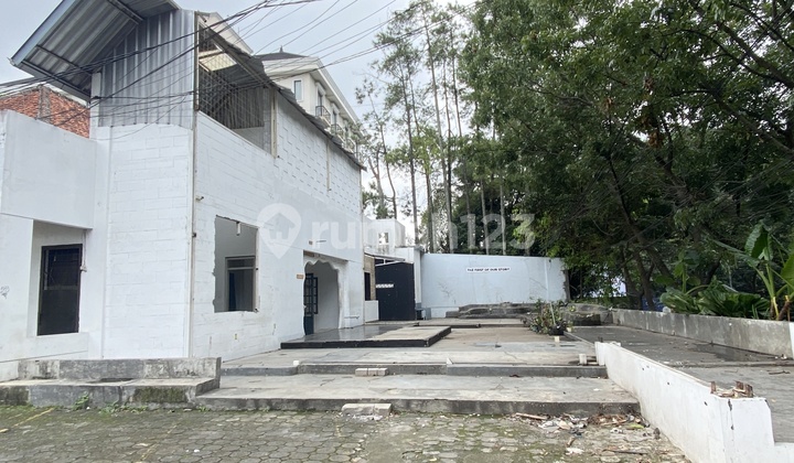 Lahan 300 m2 Lokasi Premium Main Road Setiabudi, Bagus Buat Usaha