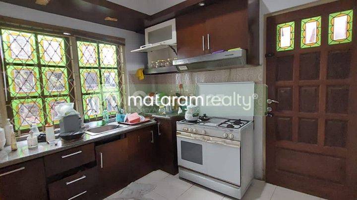 Rumah Etnik Full Jati di Cigadung, Semi Furnished, View Bagus 2