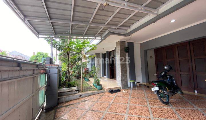 Rumah Mewah & Nyaman, Furnished, Ada Kolam Renang di Mega Asri 2