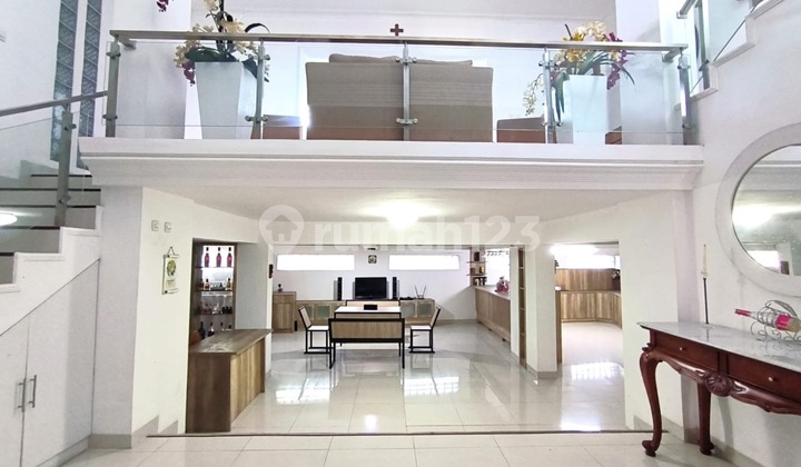 Rumah Lux 3 Lantai Full Furnished Siap Huni, Komplek Kembar Mas 2