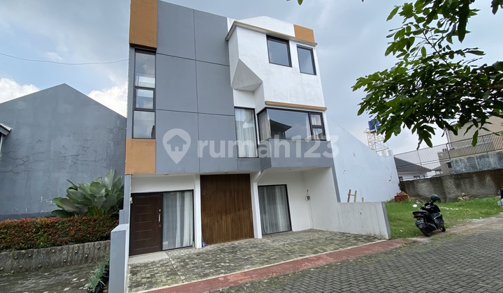 Rumah Baru 3 Lantai Unfurnished, Siap Huni, Setiabudi Regency 2