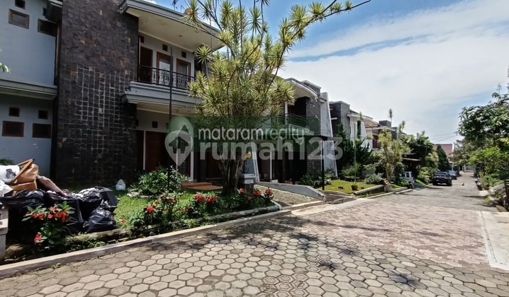 Rumah 2 Lantai Semi Furnished, Siap Huni, Dalam Komplek, Cigadung 2