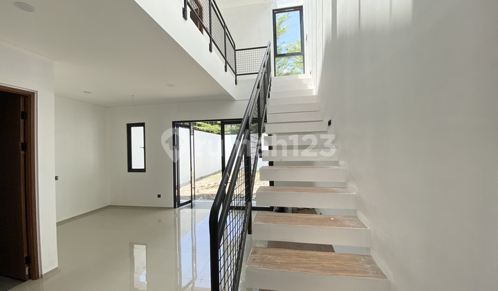 Rumah Baru 2 Lantai Sangat Bagus, Siap Huni di Arcamanik Bandung 2