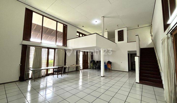 Rumah 2 Lantai 700 M2 di Komplek Elit Setra Sari, Bandung 2