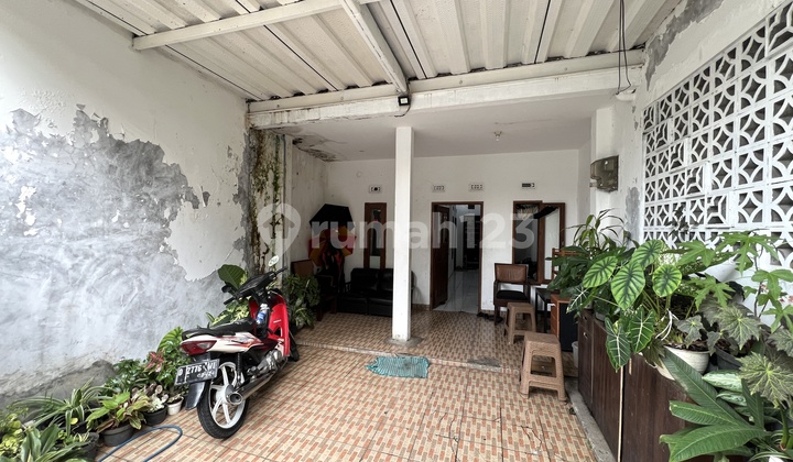 Nice 2-Story House, Suitable for Office, Premium Location on Cilaki Road. 2