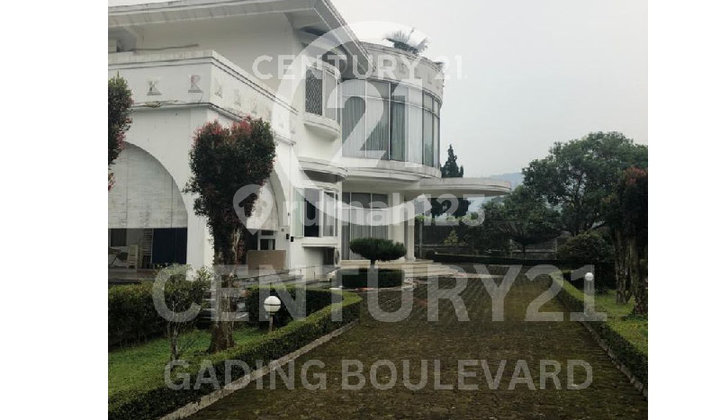 Luxury Villa at Puncak Cisarua with Mountain View Street Access Furnished
