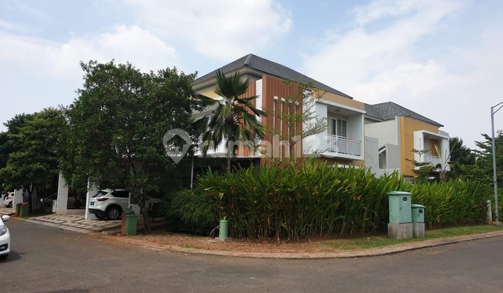 Asri Hook House Summarecon Bekasi in Front of the Park 1