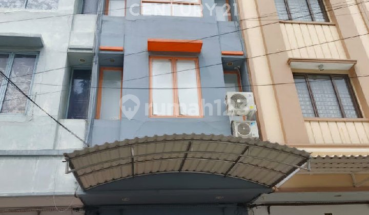 Selling Cheap, Good Quality, Strategically Located Shop House in Taman Kencana Pluit