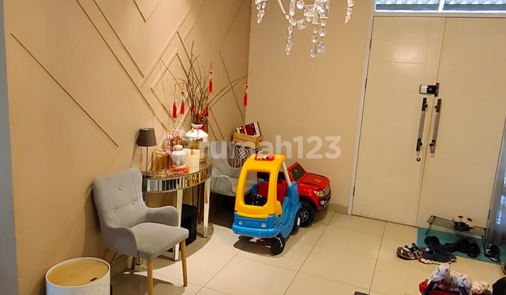 Asri Hook House Summarecon Bekasi in Front of the Park 2