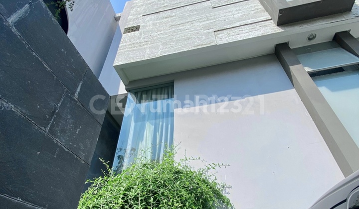 Beautiful, Green Kelapa Gading Summarecon House, Ready to Live In, Flood-Free 2