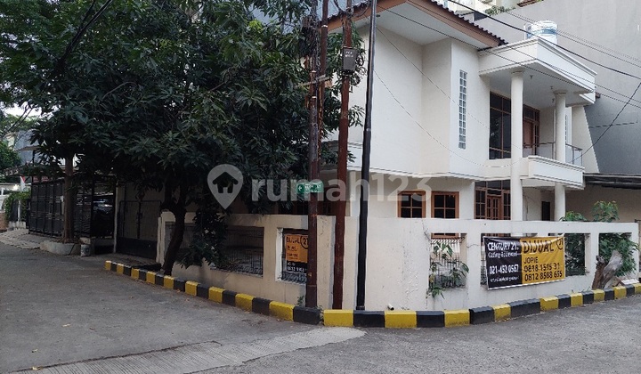 Rumah Hook Hoek Huk Puspa Gading 2 Lantai Hadap Utara & Timur