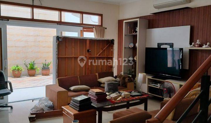 Rumah Sewa Besar di Gading Kusuma Semi Furnished Hadap Taman 2