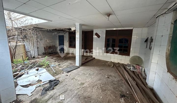 Old House with Land Certificate, Strategic Land Calculation in East Kelapa Gading, Land Certificate. 2