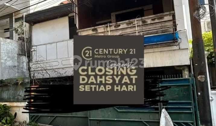 Old House with Land Certificate, Strategic Land Calculation in East Kelapa Gading, Land Certificate.