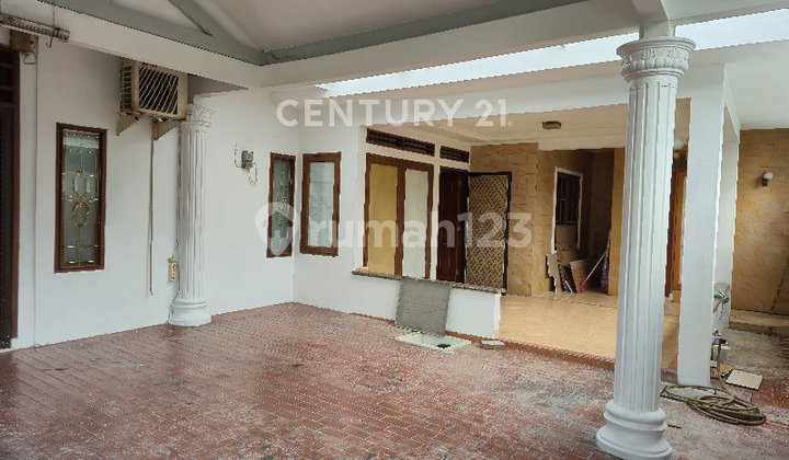 East Jakarta White Wood House Comfortable & Quiet Wide Road 2