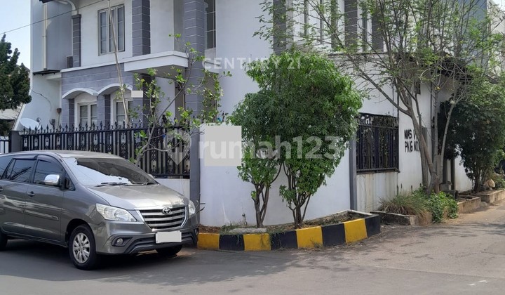 Corner House in Kelapa Nias, Kelapa Gading, North Jakarta