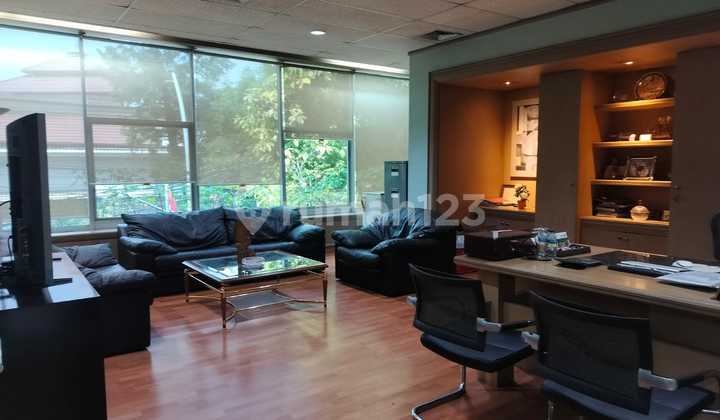 Gedung Bagus 4 Lantai  Di Menteng Jakarta Selatan 