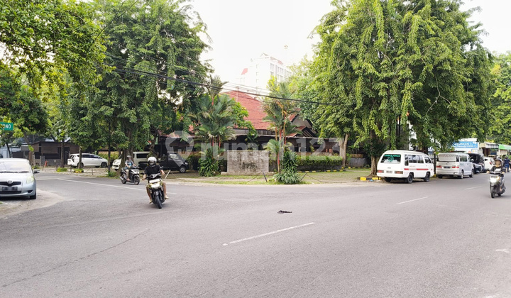Disewakan Gedung Komersial Raya Darmokali Pusat Kota Hook