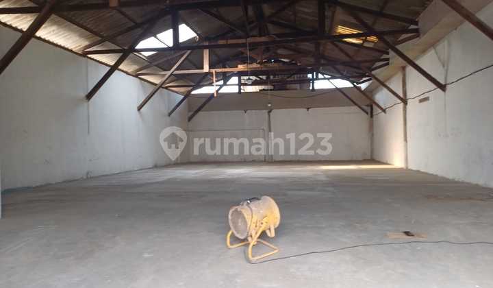 For Rent: Warehouse in Kapuk Kamal Raya, North Jakarta, Land Area/Building Area 220, 20 Feet Container Access, Suitable for Industry