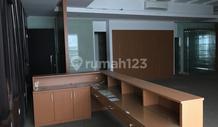 For sale commercial shophouse Ambengan roadside near Pengampon Atum market. 2