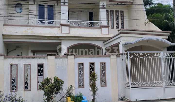 Minimalist Dharmahusada House Near Kertajaya, Manyar